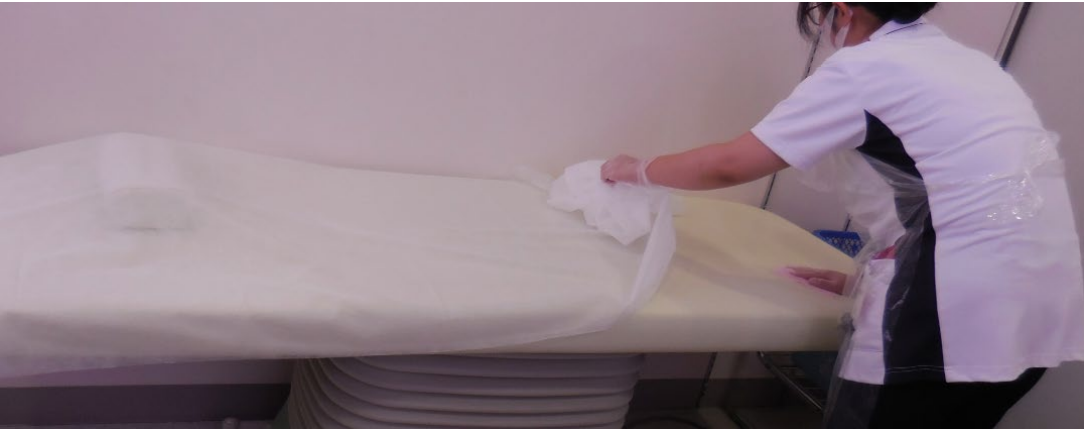 診察ベッドのカバー取り替え